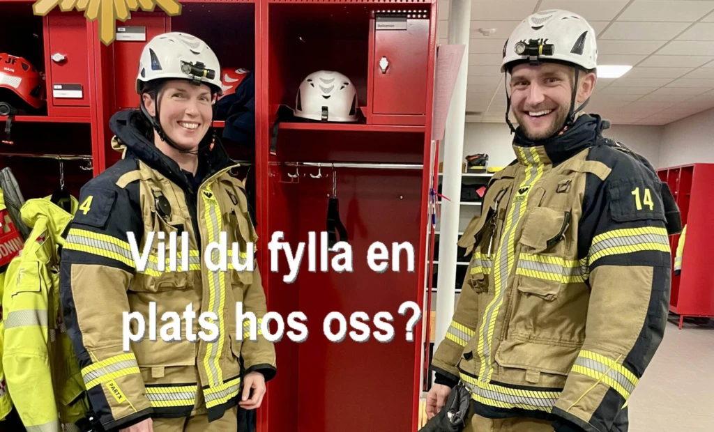 brandmän framför ett ombytesskåp
