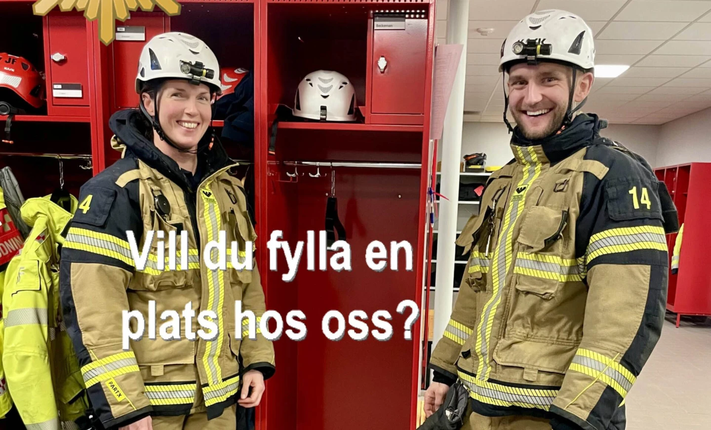 brandmän framför ett ombytesskåp